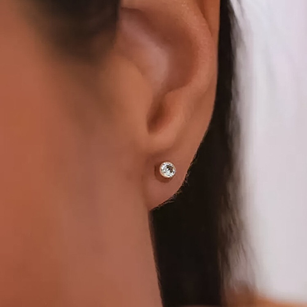 ⚜️[𝟯/$𝟭𝟴]⚜️Rose Gold Rhinestone Bezel Set Stud Earrings NEW - Picture 5 of 7
